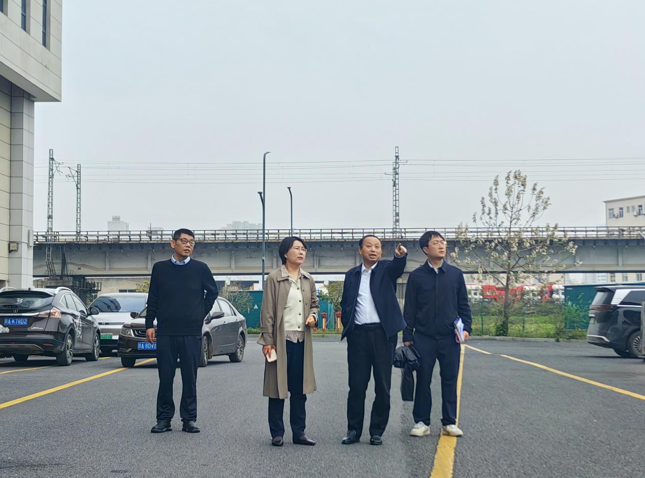 万满珍调研新南昌建材大市场运营情况