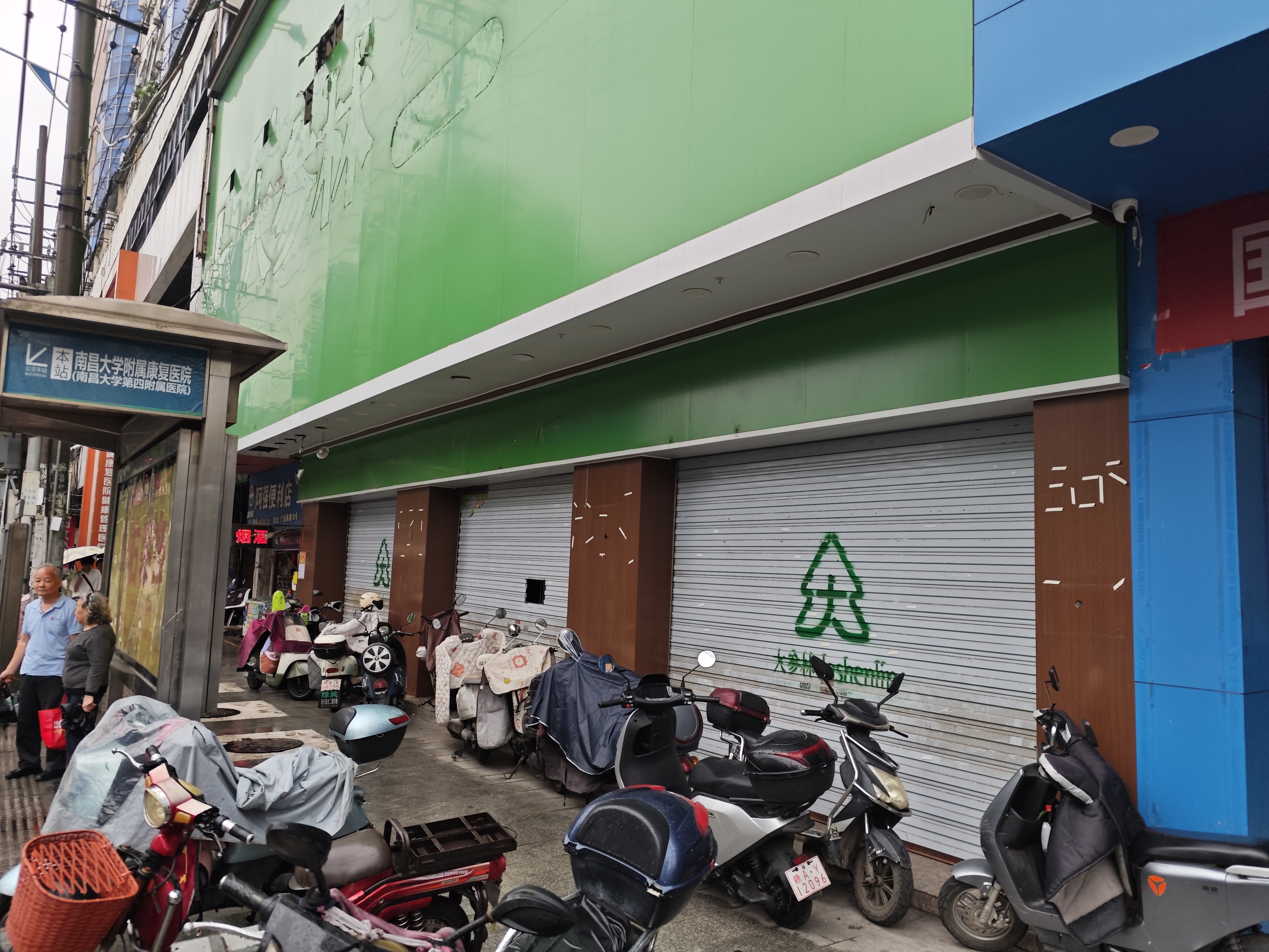 南昌味精厂广场南路18号1楼店面
