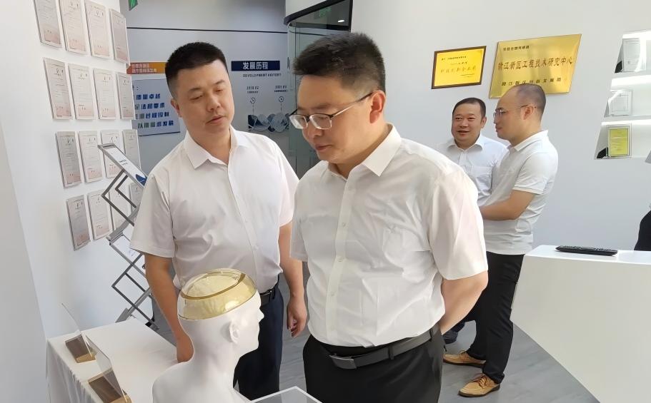 杨燊调研中小微企业创业孵化基地和产投时代江湾项目