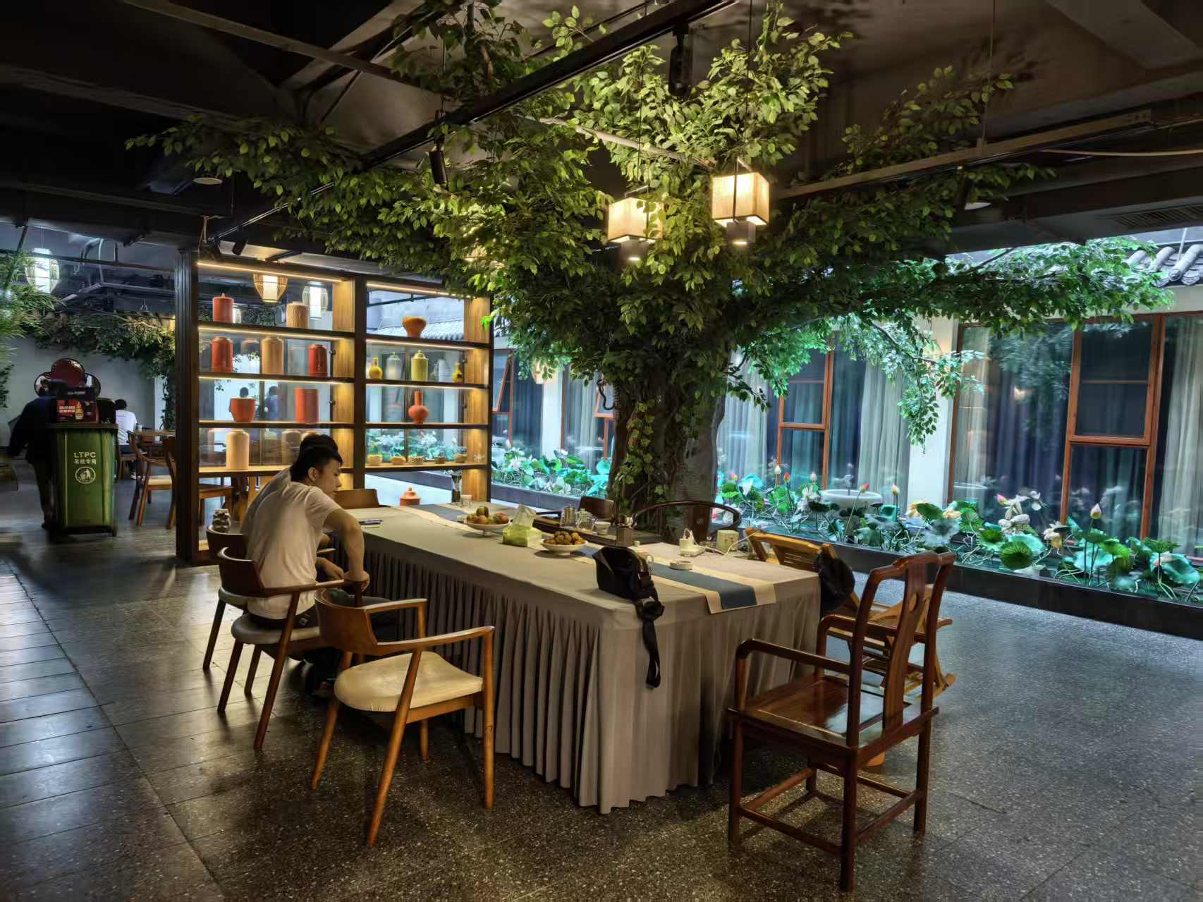 工控艺术品酒店图